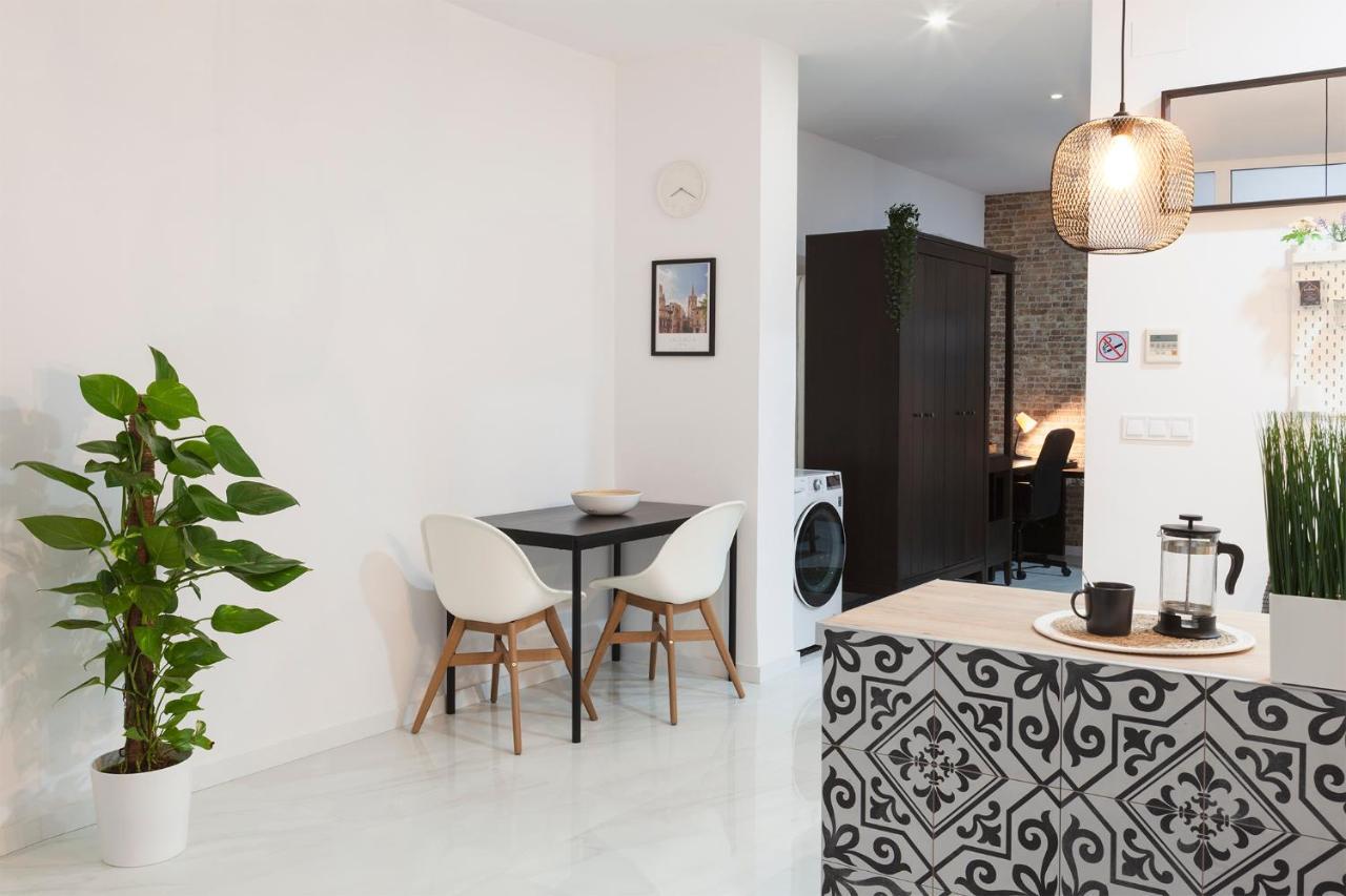 Artistic Digital Retreat-Great Location Near Metro Daire Valensiya Dış mekan fotoğraf